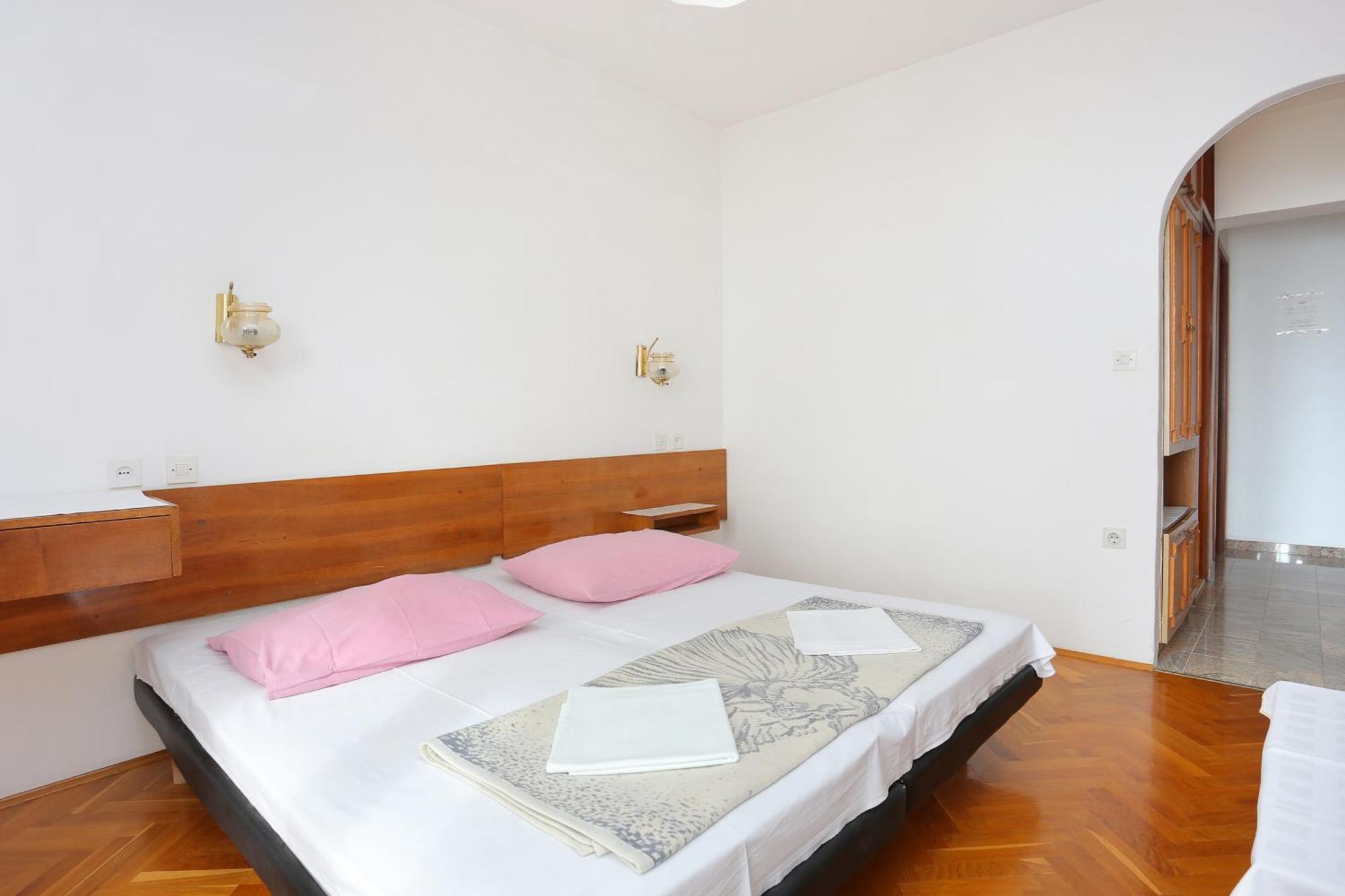 Rooms With A Parking Space Brela, Makarska - 17281 Phòng bức ảnh